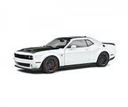 094-421181040 - 1:18 - Dodge Challenger weiß